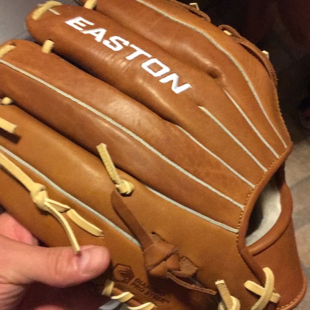 Easton flagship series 12” infielders glove